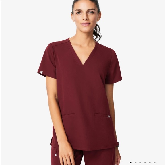 NWT FIGS Casma Three Pocket Scrub Top in Burgundy - Picture 7 of 10